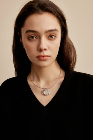 Flowing Sleeve Necklace