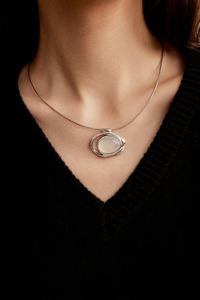 Flowing Sleeve Necklace