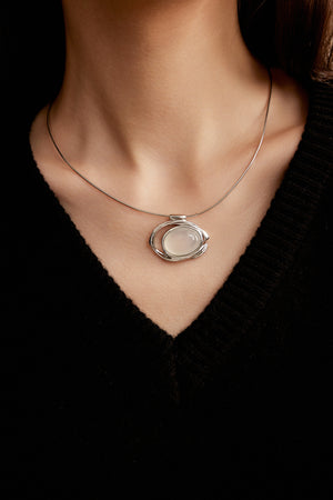Flowing Sleeve Necklace