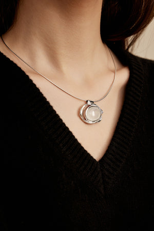 Flowing Sleeve Necklace