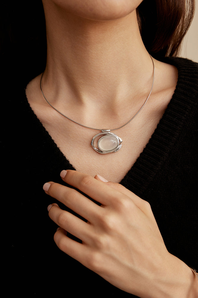 Flowing Sleeve Necklace