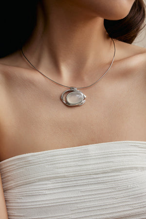 Flowing Sleeve Necklace