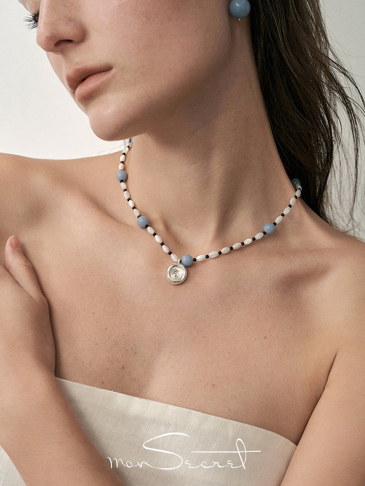 Shell-motif  Pendant Necklace