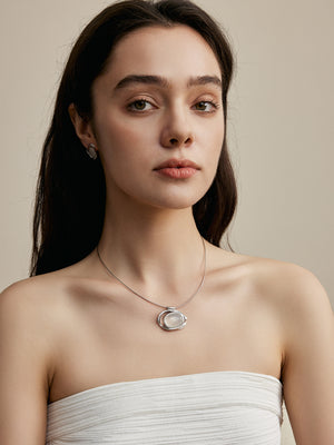 Flowing Sleeve Necklace