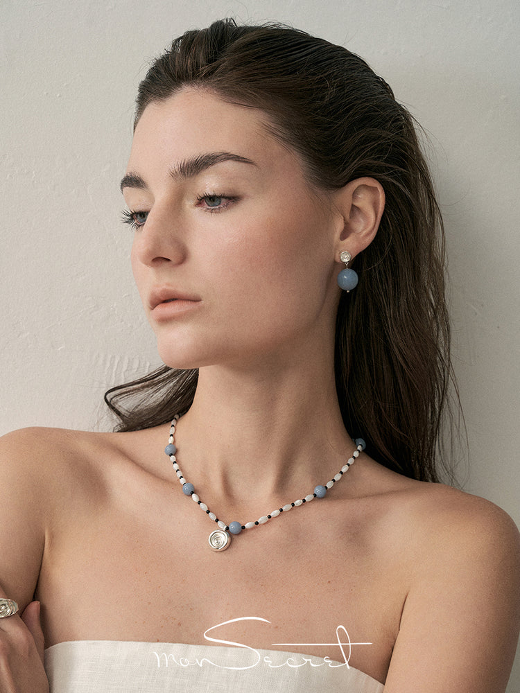 Shell-motif  Pendant Necklace