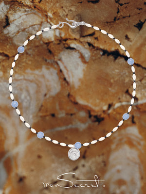 Shell-motif  Pendant Necklace