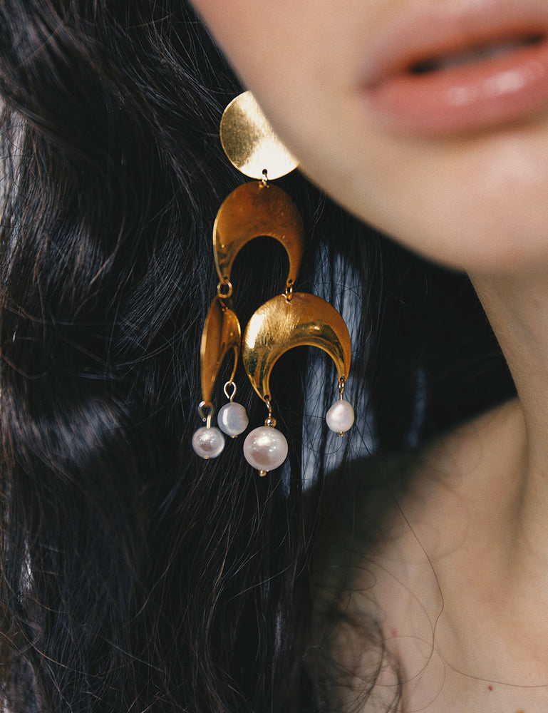 MOON PHASE PEARL DROP