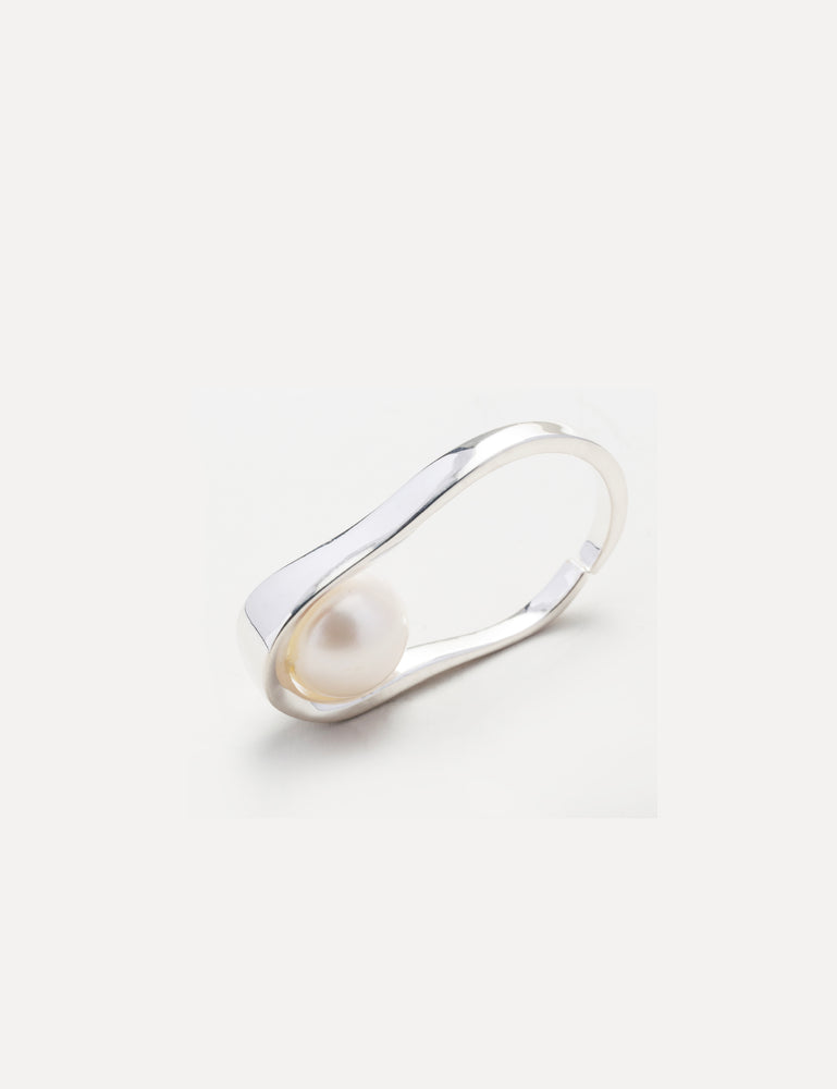 EMBRACE PEARL RING